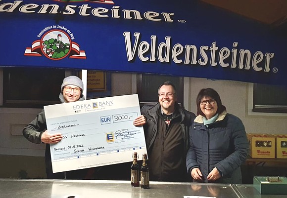 Überreichung der Spende an den SV Neuhaus beim SVN-Bockbierfest