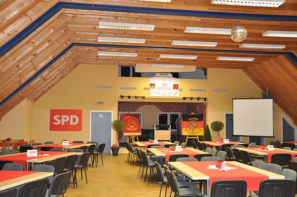 Unser Mehrzwecksaal, dekoriert für das 100jährige Jubiläum der SPD-Ortsgruppe Neuhaus am 27.02.2010
